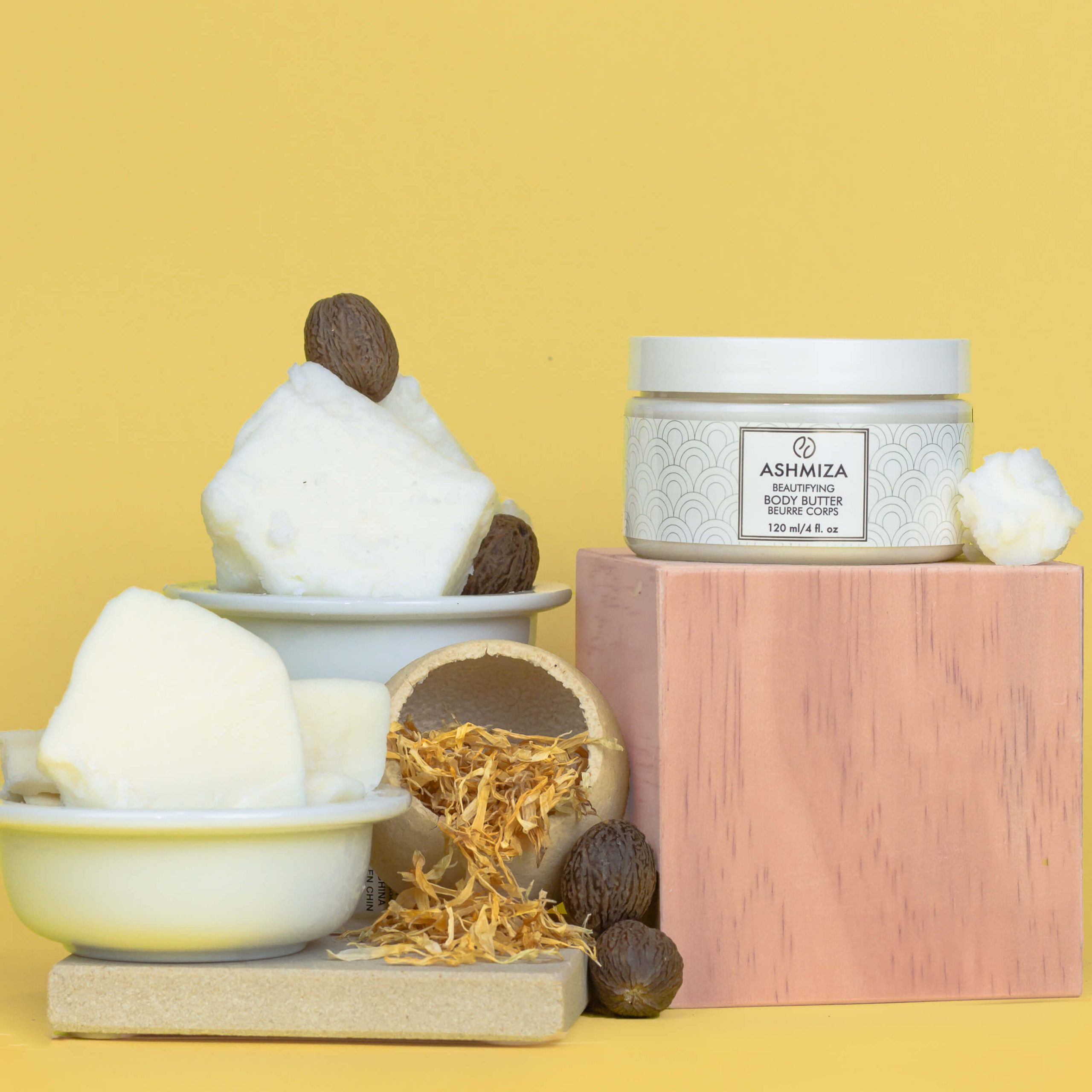 Luxurious Body Butter offers a luxurious fragrance that lingers subtly. The moisturizing, antioxidant-rich formula contains high-quality, skin-loving ingredients and helps soothe and nourish the skin.